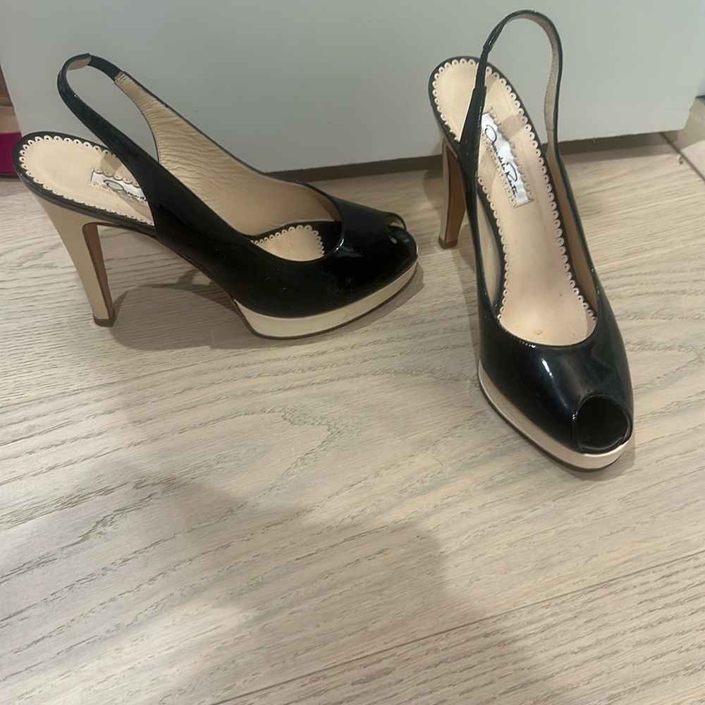 Oscar de la Renta Black and Cream Elegant Heels
